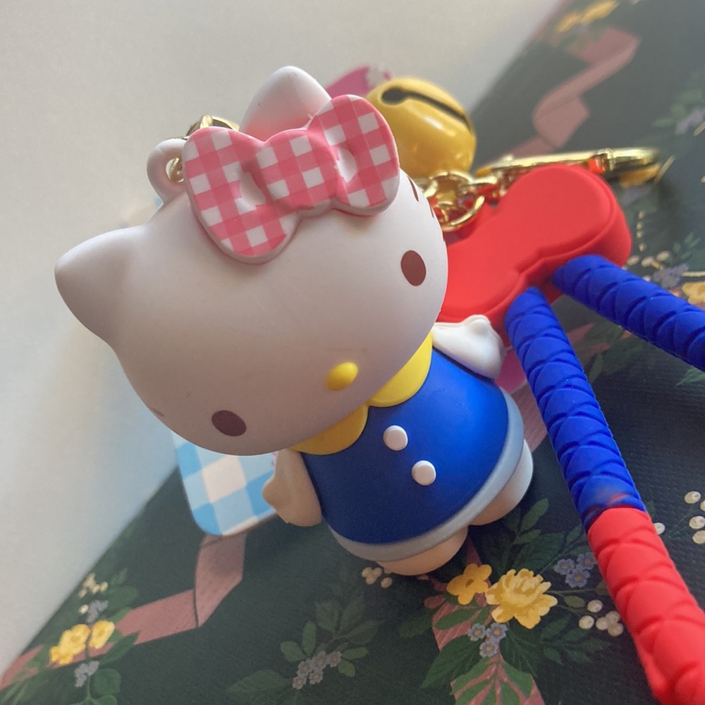 Hello Kitty Keychain - Picture 4 of 4